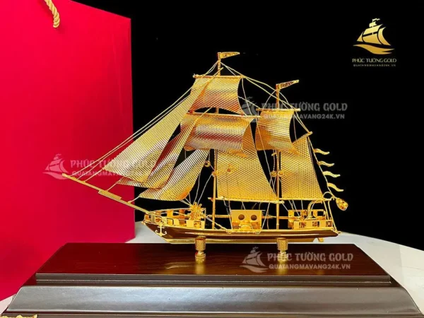 Mô hình thuyền buồm mạ vàng 24K - M68 - Ảnh 3