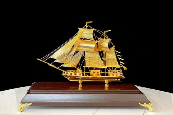 Mô hình thuyền buồm mạ vàng 24K - M68