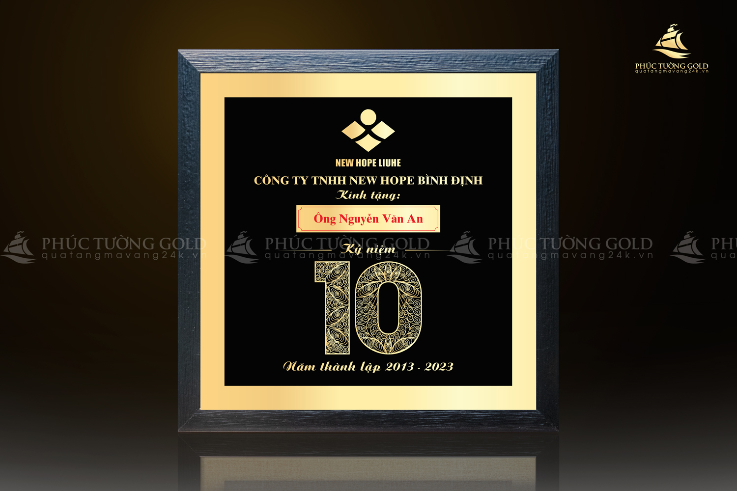 Newhope-Binh-Dinh-dat-thiet-ke-tranh-tang-giam-doc-mung-ky-niem-10-nam