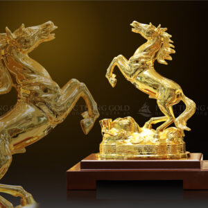 Tượng ngựa tung vó mạ vàng 24k - TN02