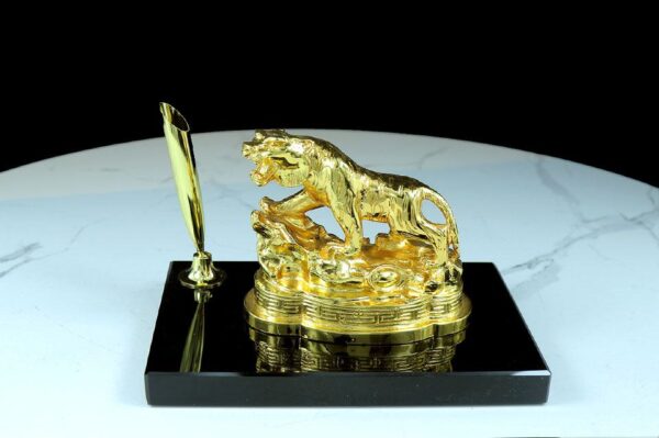 Giá cắm bút tượng hổ mạ vàng 24K - CB01