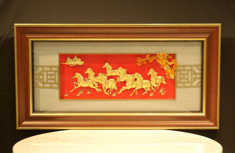 Tranh mã đáo thành công dát vàng 24K - MD04 1