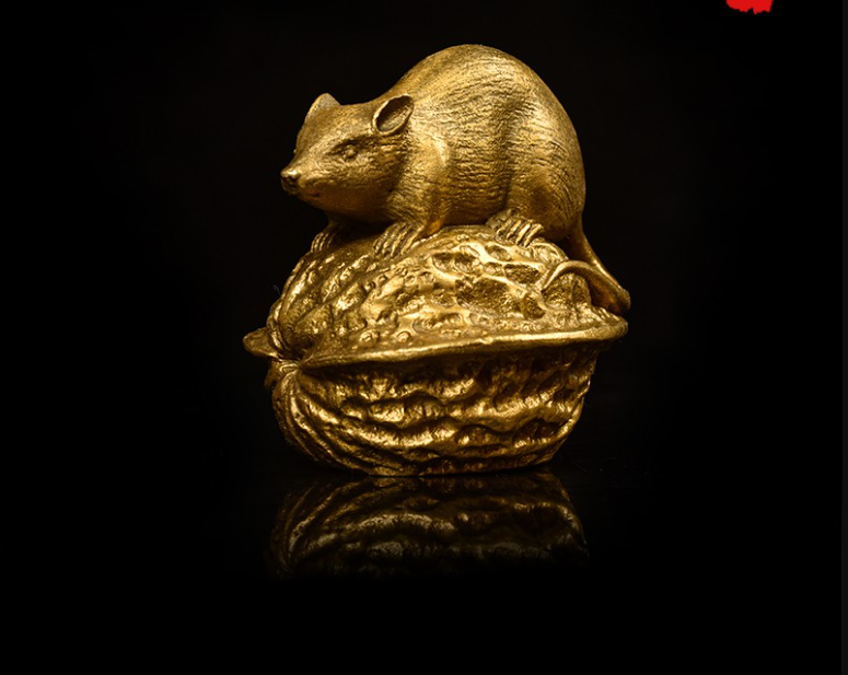 Tượng chuột ngự trên hạt đào mạ vàng 24K - phuctuonggold-com
