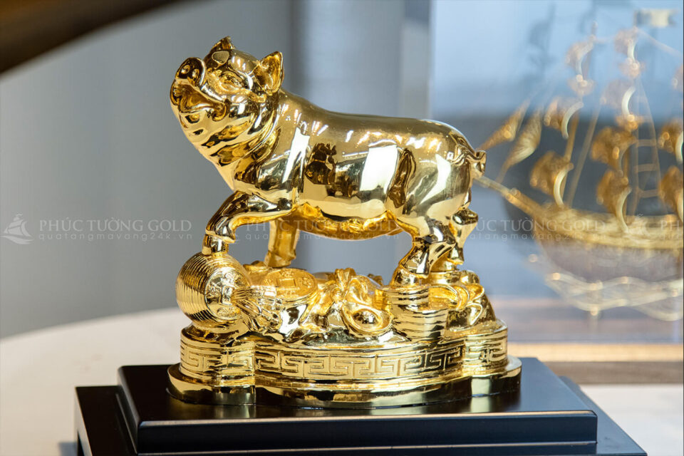 tuong-con-heo-ma-vang-24k-dep-th11-3-2 Tượng con heo mạ vàng 24K - TH11 3
