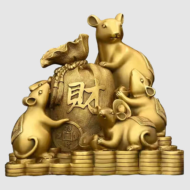 Tượng gia đình chuột bên chiếc túi chữ tài mạ vàng 24K - phuctuonggold-com