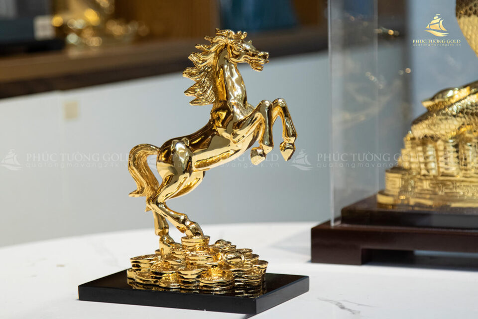 Tượng ngựa phong thủy mạ vàng 24k - TN03